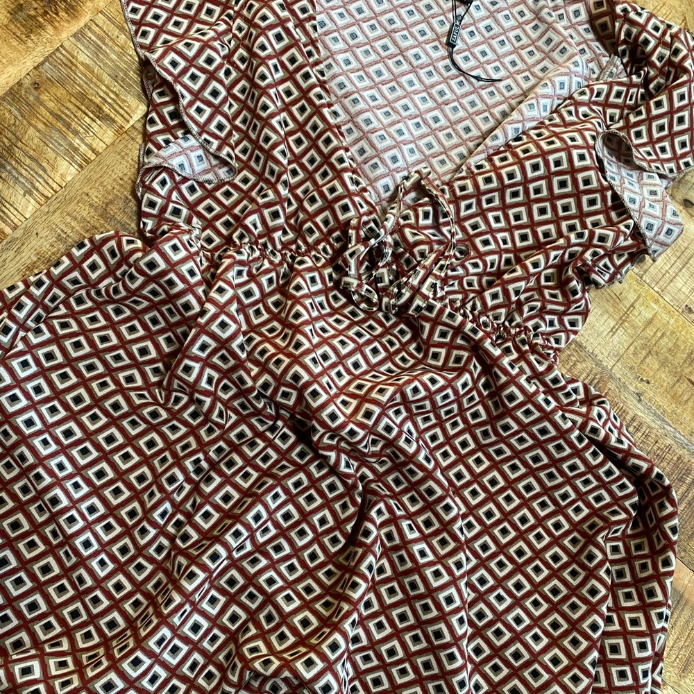 Never worn. Vneck, low cut. Adorable printed dress